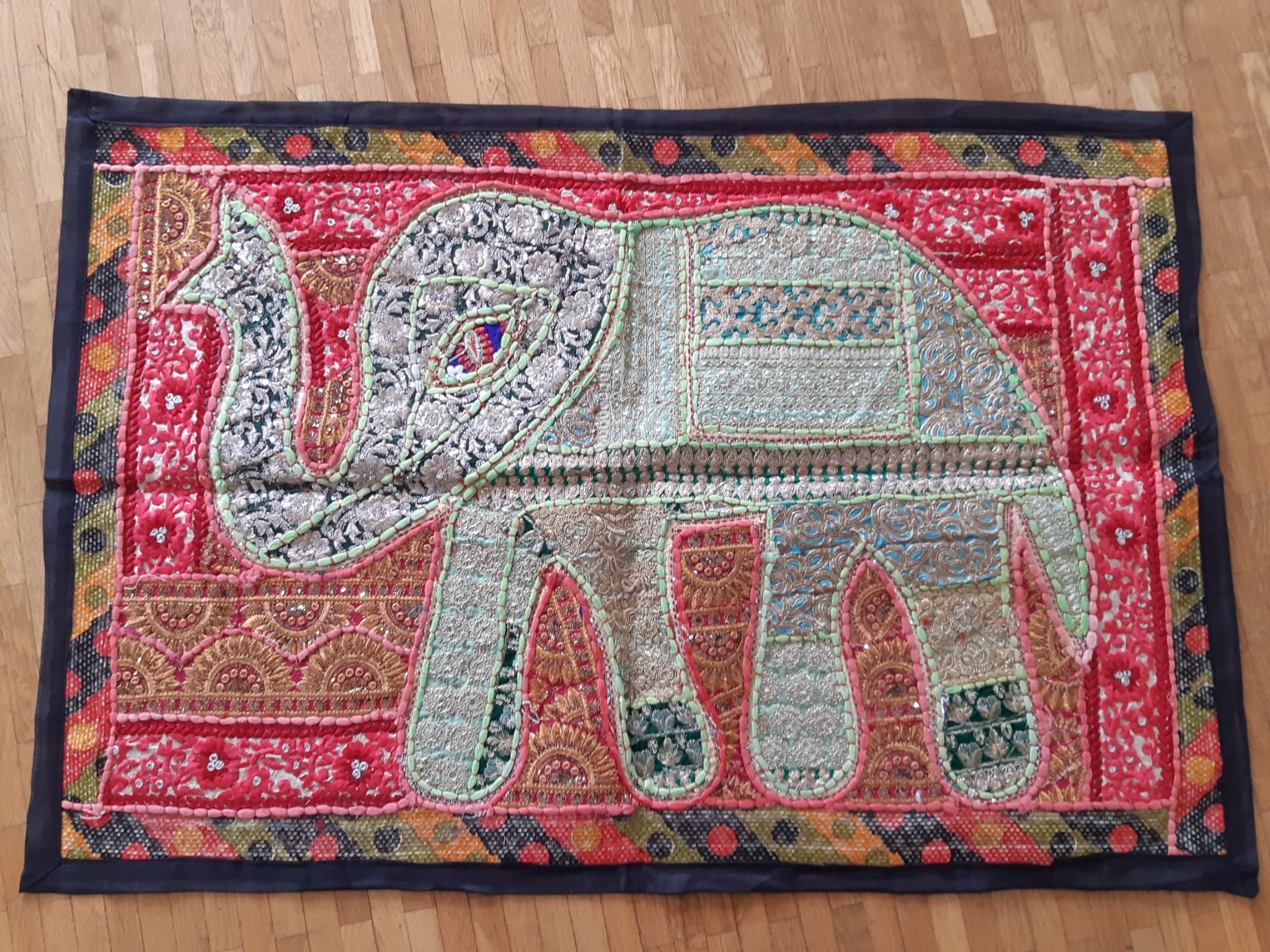 Tissu un elephant blanc